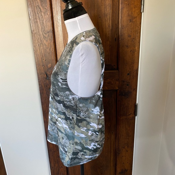 ONZIE Twist back green top - Picture 3 of 9